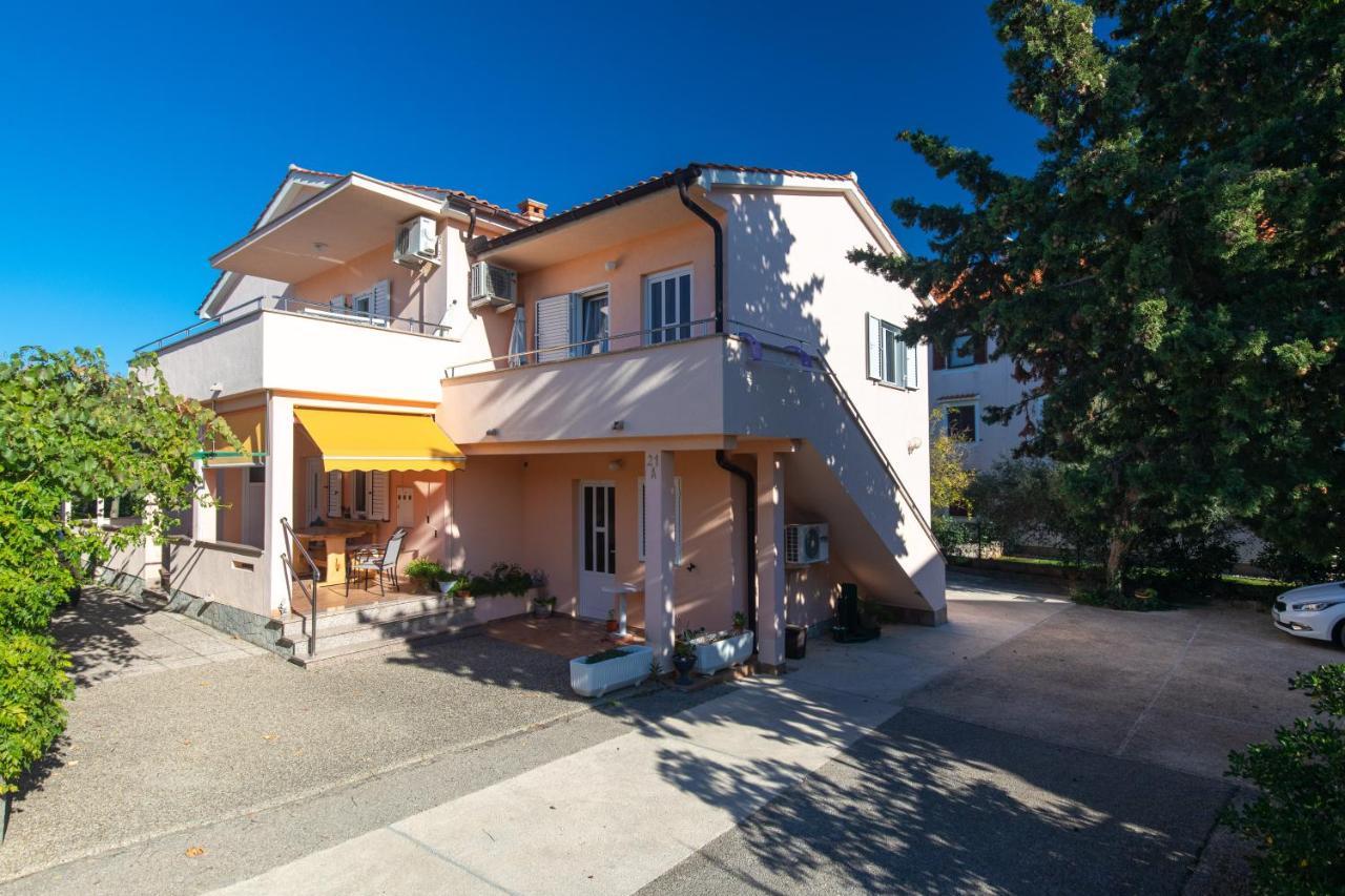 1-Bedroom Apartment In Krk - Steps From The Beach! Veglia Exterior foto