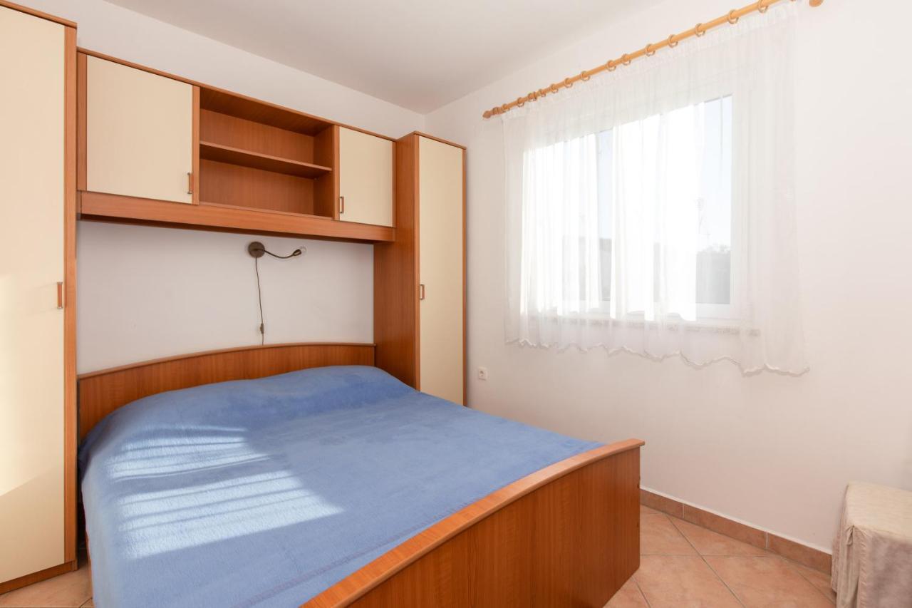 1-Bedroom Apartment In Krk - Steps From The Beach! Veglia Exterior foto